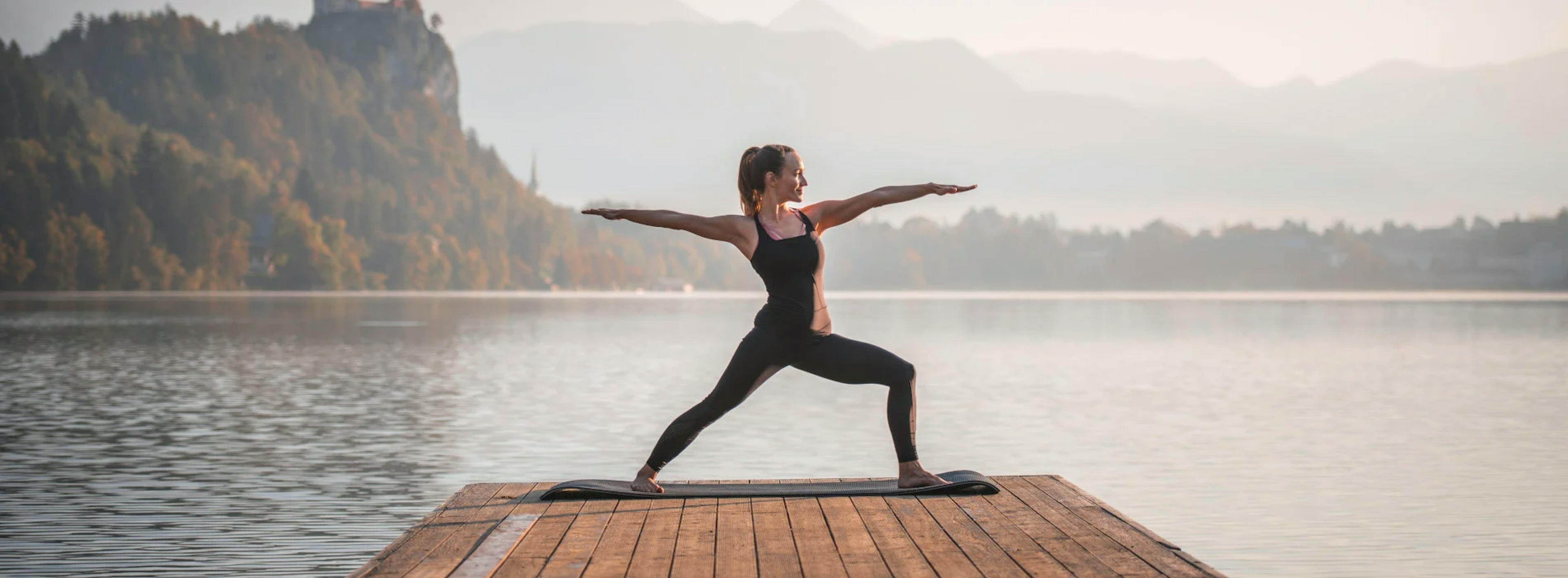 femme faisant du yoga