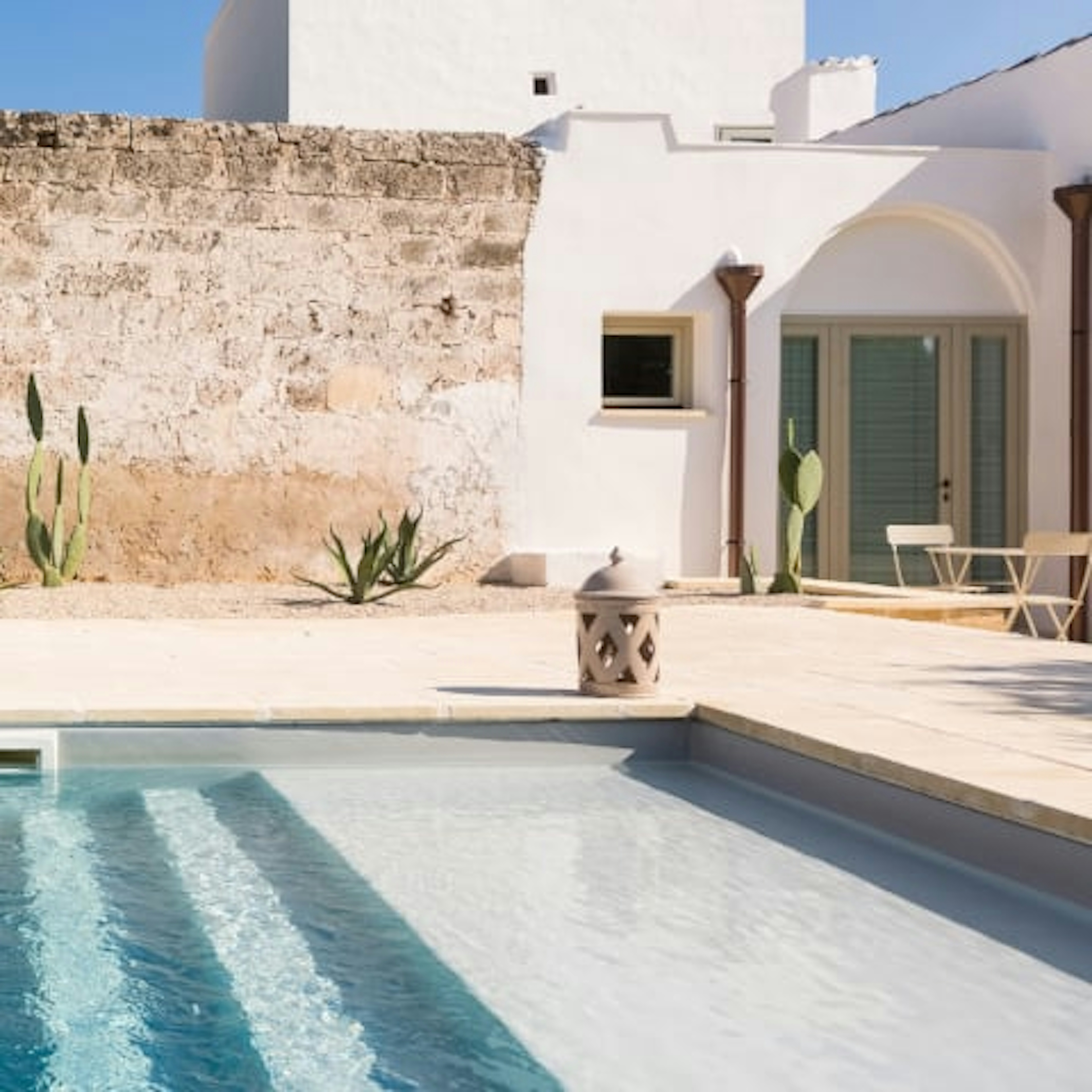 Photo d'un hôtel avec piscine
