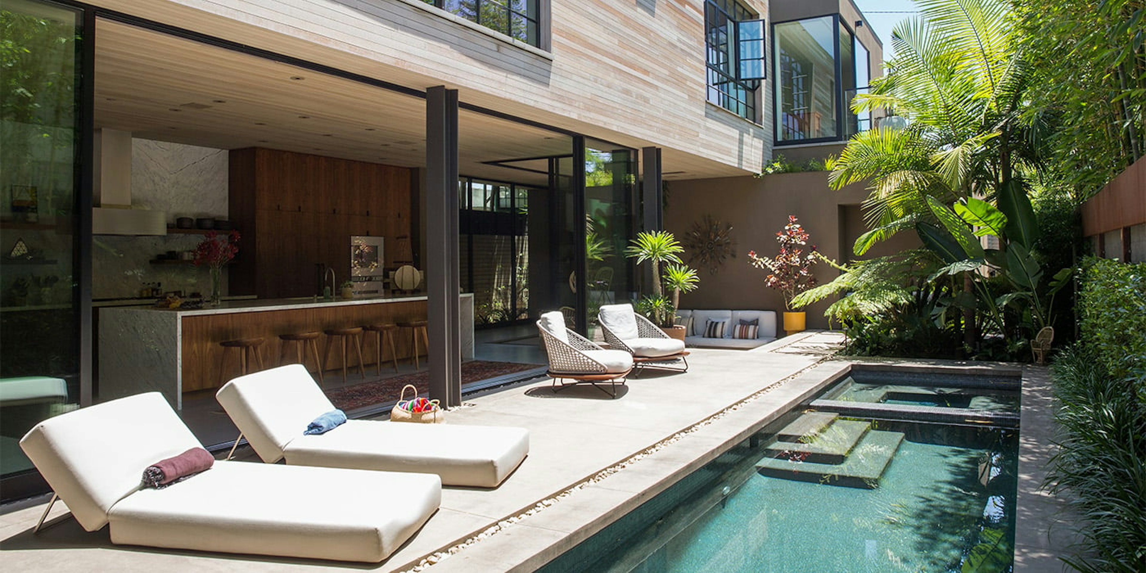 Picture of swimming pool at California Court Venice - Los Angeles